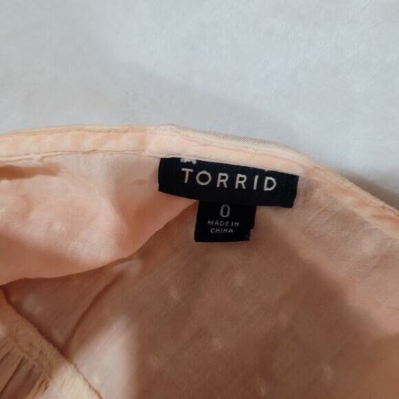 Torrid Peach Swiss Dot‎ Smocked Top - Size Large - Picture 6 of 11